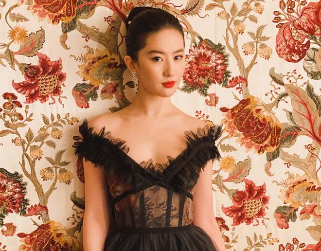 Lưu Diệc Phi lộ cằm ngấn mỡ-2