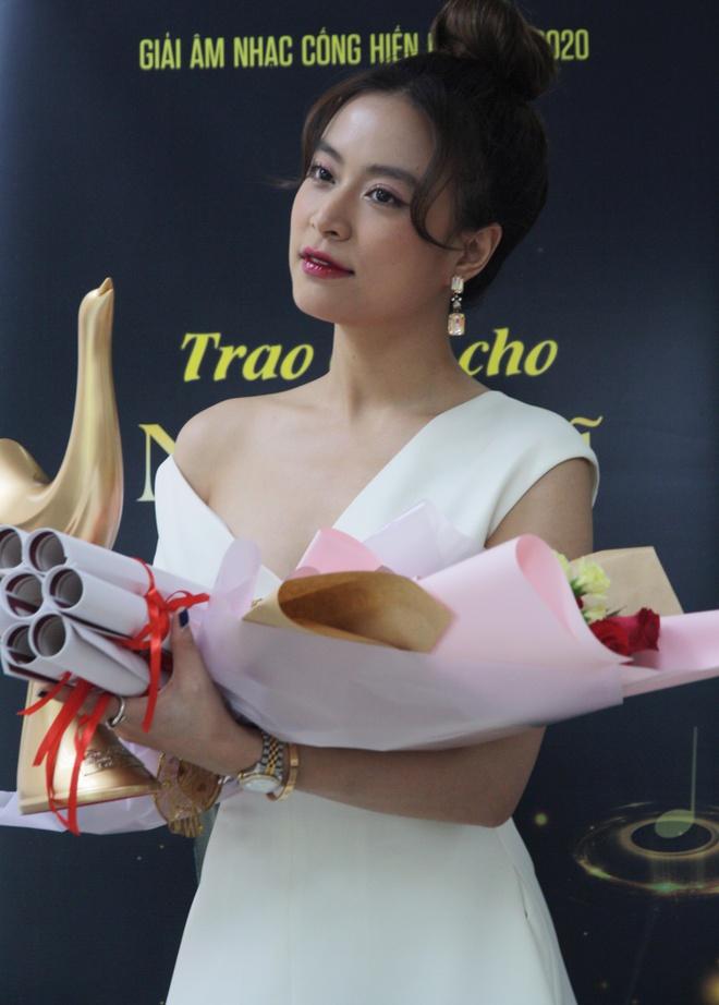 Hoàng Thùy Linh đại thắng tại giải Âm nhạc Cống hiến-1