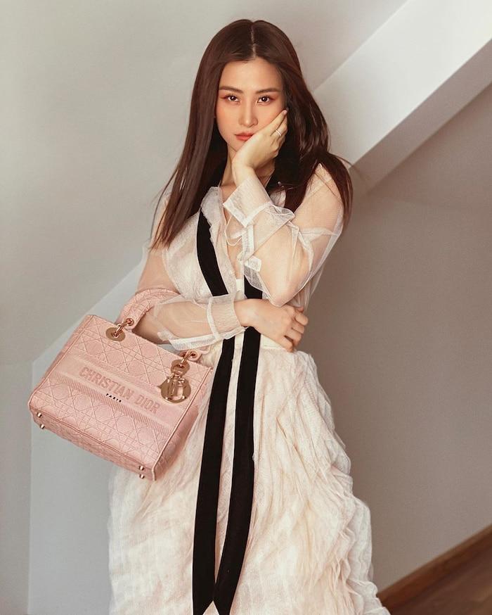 SAO MẶC ĐẸP: Mai Phương Thúy - Chi Pu cùng chọn suit kín đáo đi từ thiện-3