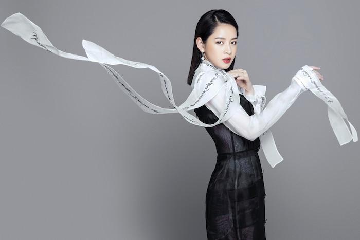 SAO MẶC ĐẸP: Mai Phương Thúy - Chi Pu cùng chọn suit kín đáo đi từ thiện-7