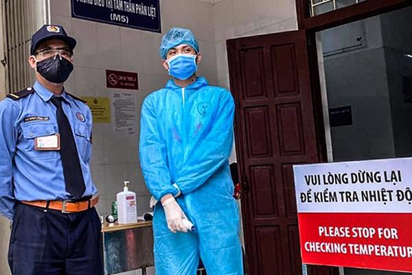 Đã có lây chéo Covid -19: Đề nghị khử khuẩn toàn bộ bệnh viện Bạch Mai, xét nghiệm tất cả nhân viên y tế-1