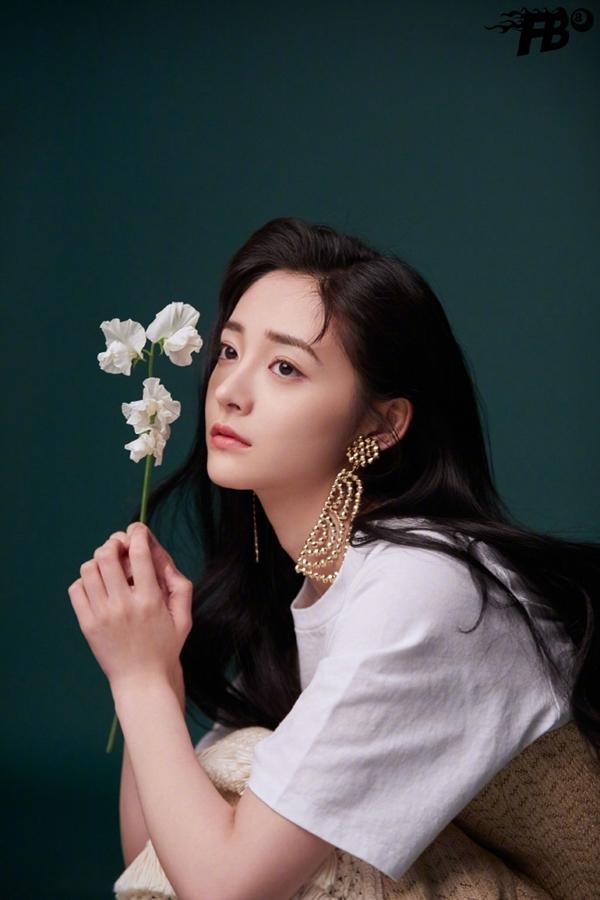 Liên hoàn phốt của mỹ nhân gây thù với Triệu Lệ Dĩnh: ăn cháo đá bát, nói chuyện kém sang, mặc đồ fake-11