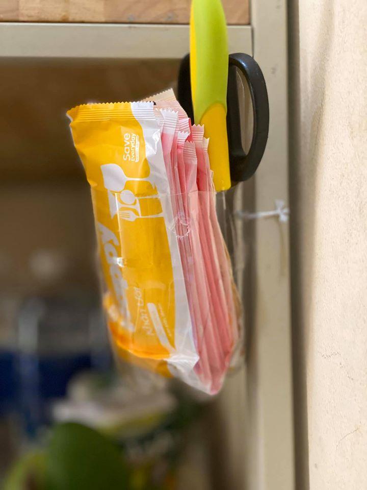 Võ Hoàng Yến và hội chị em cách ly tái chế đồ vô dụng thành vật hữu ích bất ngờ-4