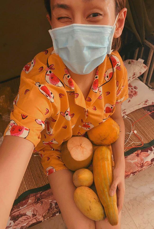 Võ Hoàng Yến và hội chị em cách ly tái chế đồ vô dụng thành vật hữu ích bất ngờ-15