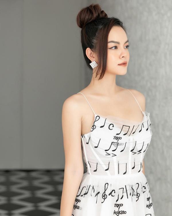 Phạm Quỳnh Anh nghiện mốt tôn vòng một sau ly hôn-8