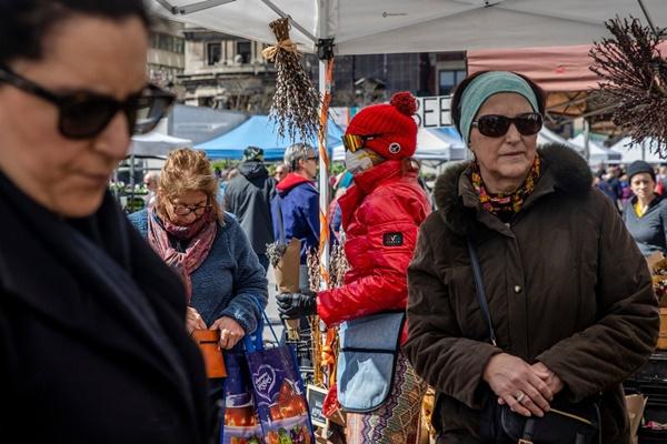 Đằng nào cũng chết và thái độ bàng quan trước đại dịch trên đất Mỹ-1