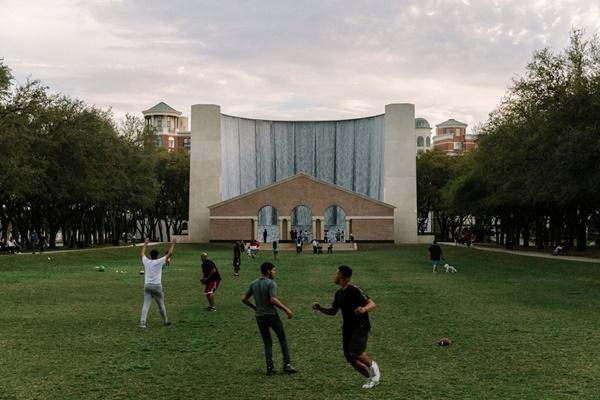 Đằng nào cũng chết và thái độ bàng quan trước đại dịch trên đất Mỹ-4