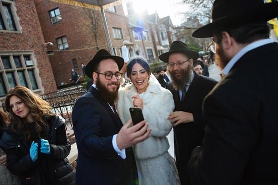 'Đằng nào cũng chết' và thái độ bàng quan trước đại dịch trên đất Mỹ