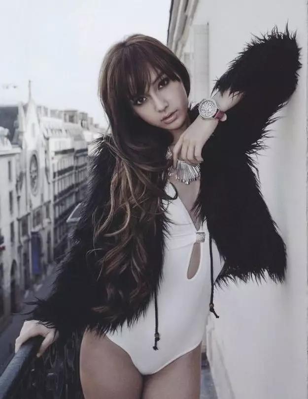 Ngỡ ngàng với loạt ảnh khêu gợi của Angela Baby khi còn là mẫu vô danh-3