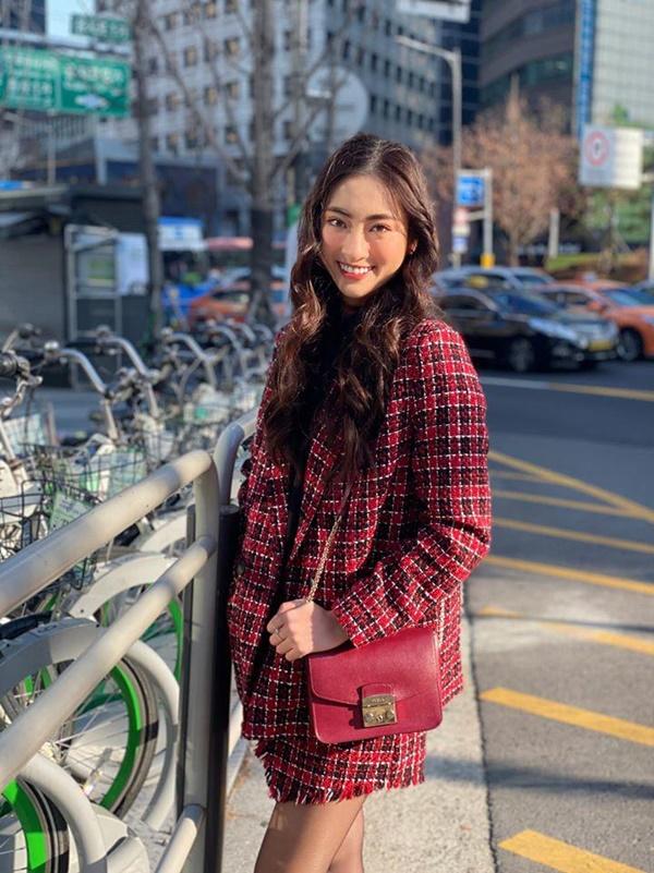 Nửa năm đăng quang, gia tài hàng hiệu của Lương Thùy Linh chỉ là 3 đôi hoa tai Dior cũ-8