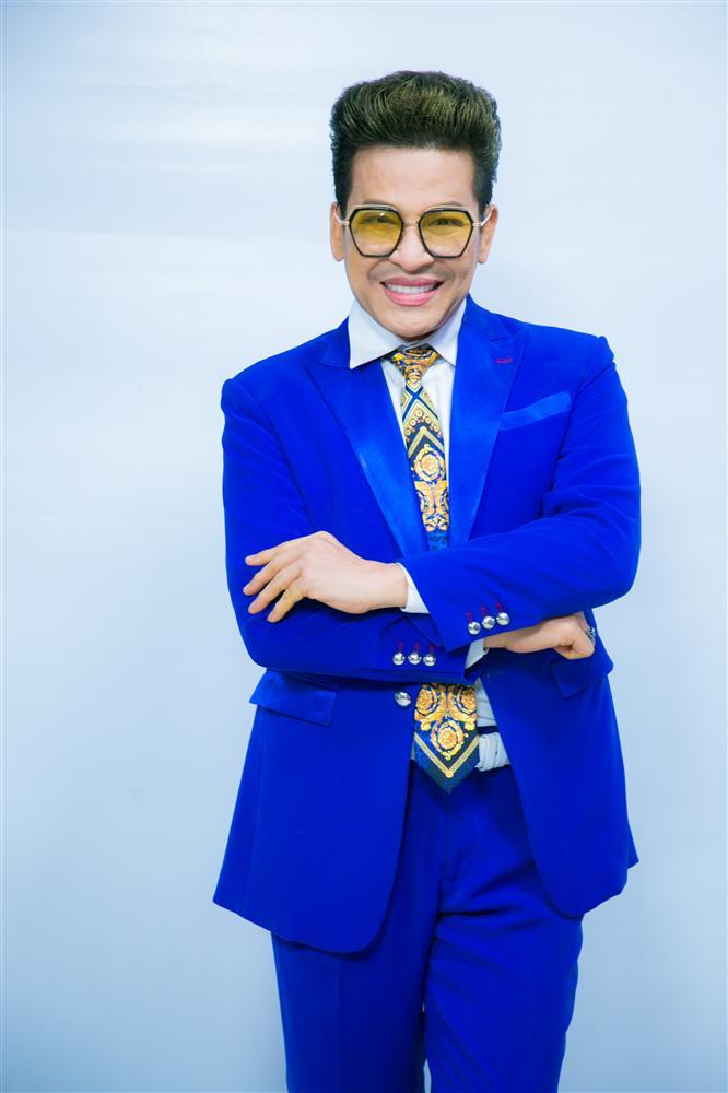 MC Thanh Bạch: Trong túi tôi lúc nào cũng có một cái gương để soi lại mặt mình-1