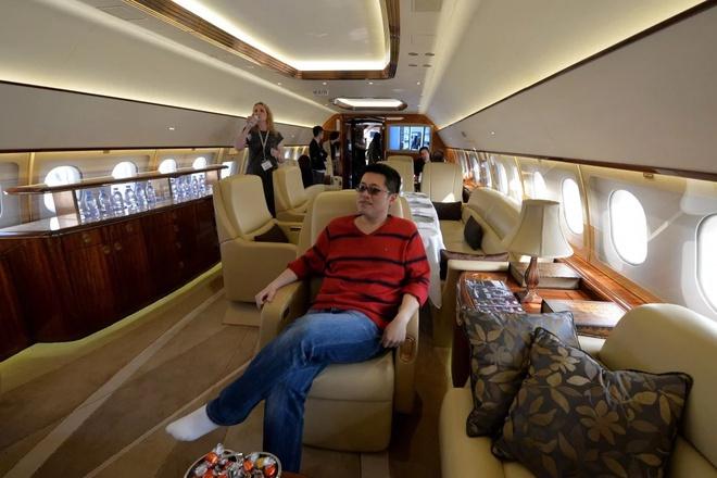 Con nhà giàu Trung Quốc chi bộn tiền, thuê máy bay riêng rời ổ dịch Mỹ-2