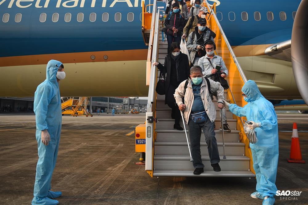 Những người thầm lặng sau chuyến bay đón kiều bào từ tâm dịch COVID-19: Tụt huyết áp, tình nguyện xa con-5