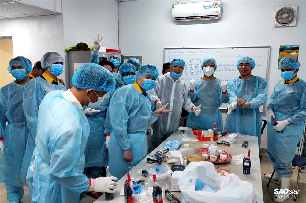 Những người thầm lặng sau chuyến bay đón kiều bào từ tâm dịch COVID-19: Tụt huyết áp, tình nguyện xa con-23