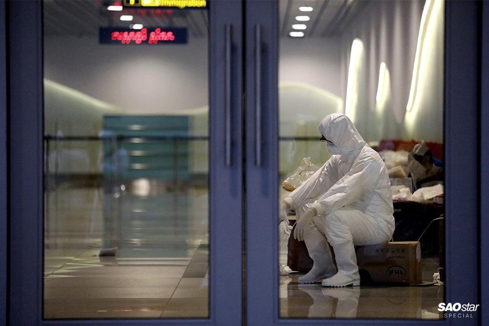 Những người thầm lặng sau chuyến bay đón kiều bào từ tâm dịch COVID-19: Tụt huyết áp, tình nguyện xa con-28