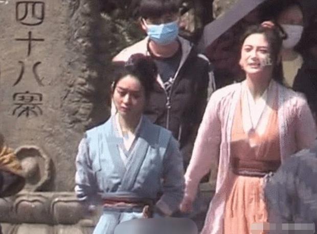 Liên hoàn phốt của mỹ nhân gây thù với Triệu Lệ Dĩnh: ăn cháo đá bát, nói chuyện kém sang, mặc đồ fake-3