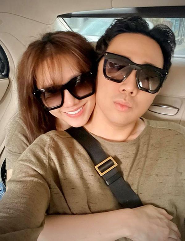 Vợ chồng Trấn Thành - Hari Won đăng ảnh hạnh phúc bên nhau.