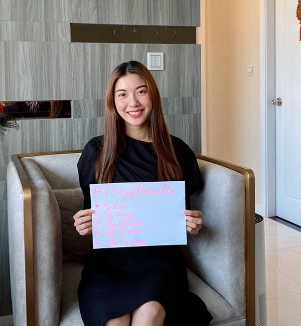 Á hậu Thúy Vân chia sẻ thông điệp hãy ở nhà vào những ngày dịch bệnh.