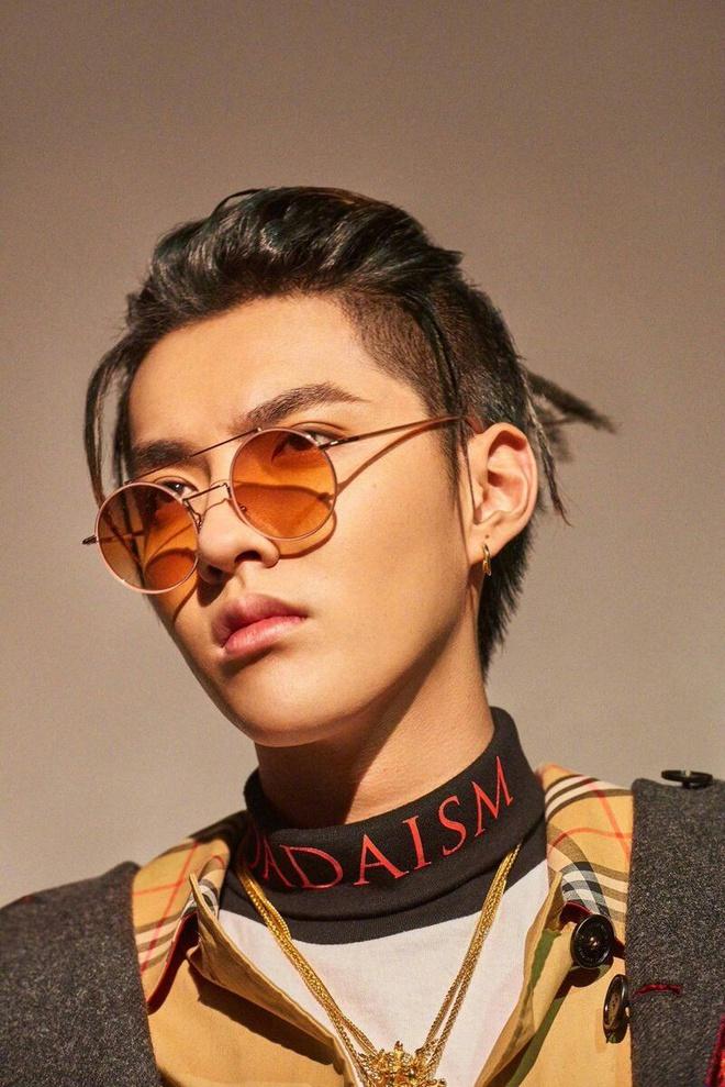 Vương Nhất Bác và dàn mỹ nam Hoa ngữ chất ngầu khi tết tóc châu Phi-1