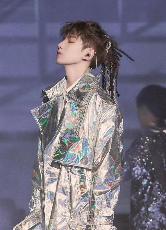 Vương Nhất Bác và dàn mỹ nam Hoa ngữ chất ngầu khi tết tóc châu Phi-6