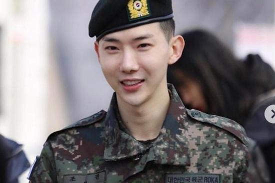 Không hổ danh là 'Thánh cover girlgroup', vừa xuất ngũ Jokwon (2AM) lại khiến fan bấn loạn