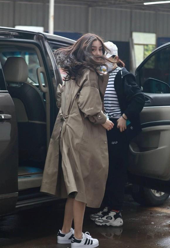 Quay trở lại làm việc sau thời gian tránh dịch, Angela Baby làm người khác đứng tim vì sắc vóc khó nói thành lời-2