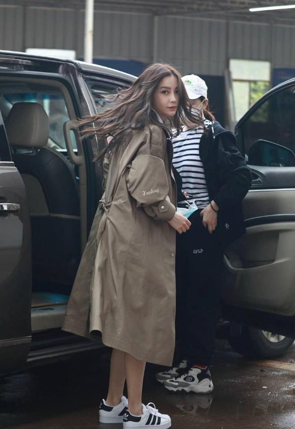 Quay trở lại làm việc sau thời gian tránh dịch, Angela Baby làm người khác đứng tim vì sắc vóc khó nói thành lời-3