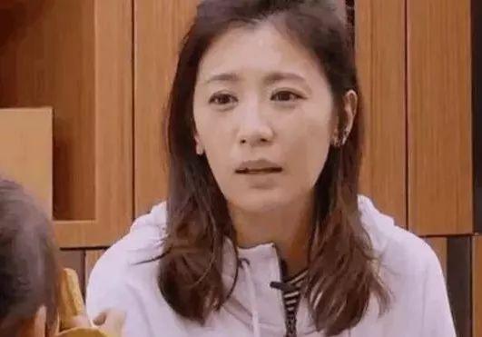 Mặt mộc của sao Hoa ngữ khi mới ngủ dậy: Địch Lệ Nhiệt Ba đẹp miễn chê, Dương Mịch lộ bóng dầu-2