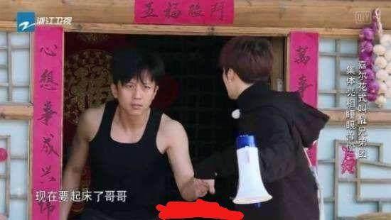 Mặt mộc của sao Hoa ngữ khi mới ngủ dậy: Địch Lệ Nhiệt Ba đẹp miễn chê, Dương Mịch lộ bóng dầu-8