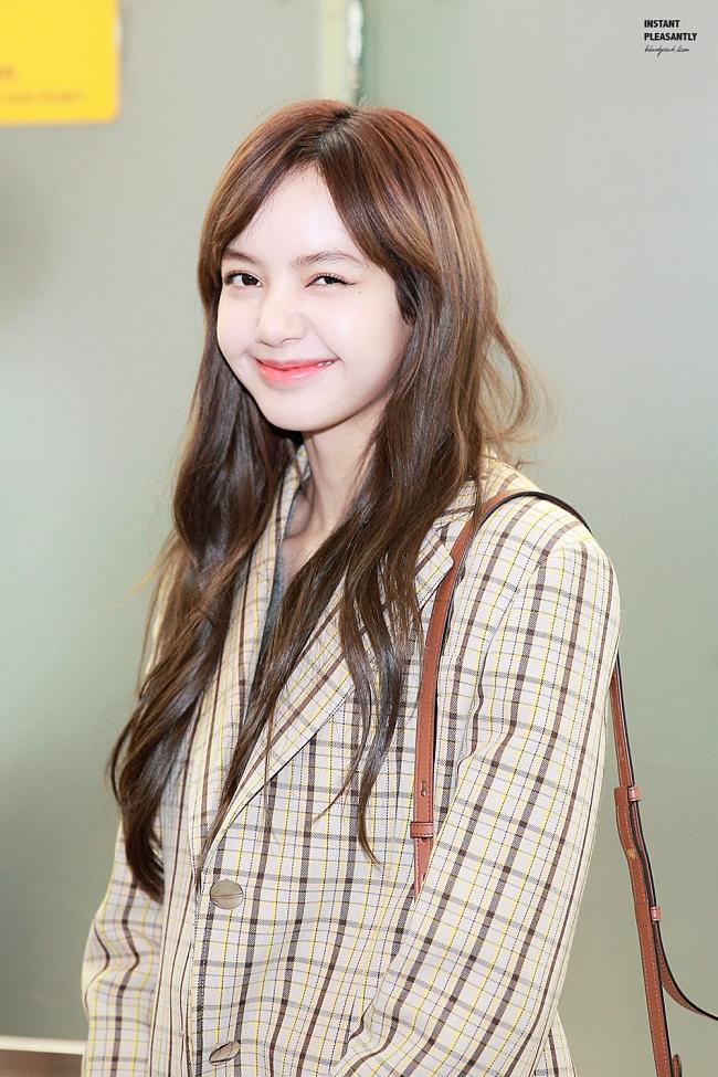 Lisa BlackPink gây bão với tóc 2 mái được ví như búp bê sống-7