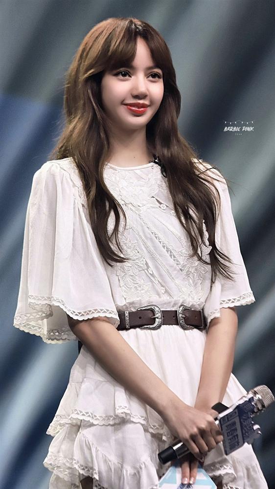 Lisa BlackPink gây bão với tóc 2 mái được ví như búp bê sống-4