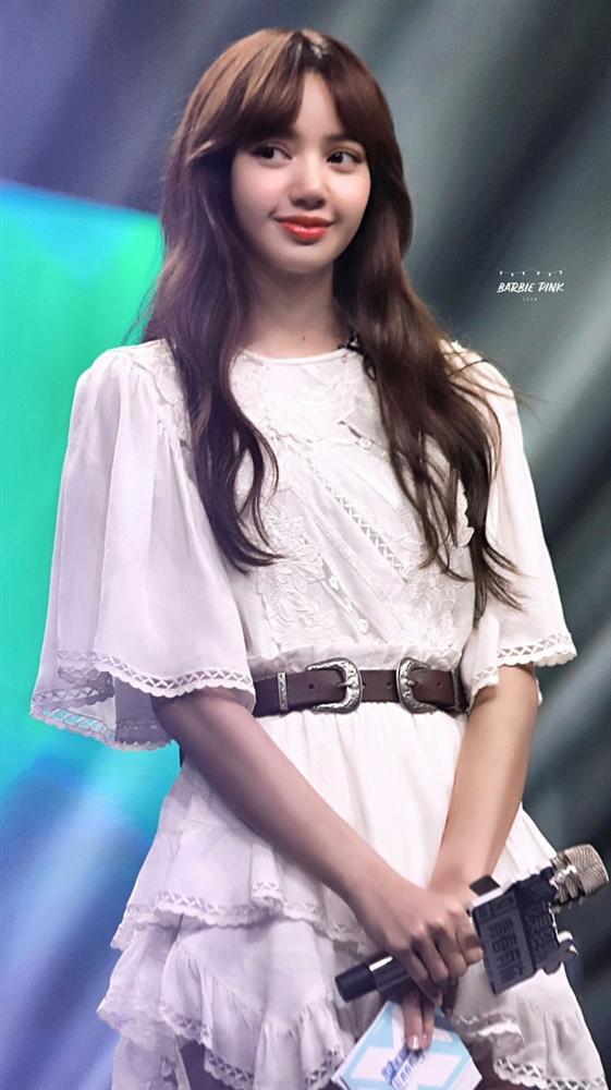 Lisa BlackPink gây bão với tóc 2 mái được ví như búp bê sống-5