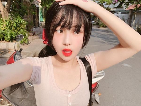 Han Sara (sinh năm 2000) là nữ ca sĩ người Hàn Quốc, hiện sinh sống ở Việt Nam. 10X đầu quân cho công ty của vợ chồng Đông Nhi - Ông Cao Thắng. Han Sara được ngợi khen xinh đẹp, mang đến màu sắc tươi mới, trẻ trung cho âm nhạc.