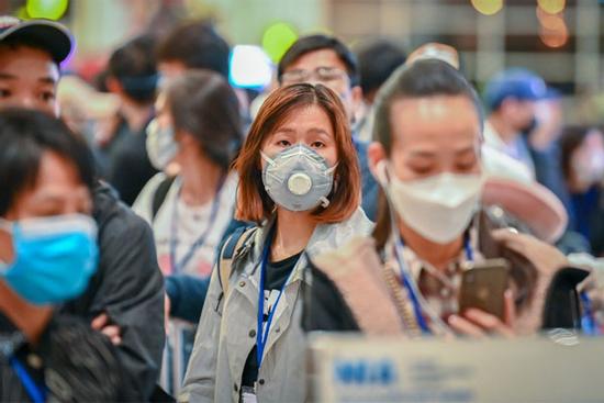 Lệnh cấm tụ tập, đóng cửa cơ sở dịch vụ được hiểu thế nào?