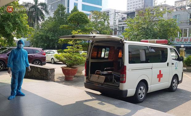 Clip: 3 bệnh nhân Covid-19 ở Đà Nẵng vui mừng xuất viện, Việt Nam đã chữa khỏi 20 ca-5