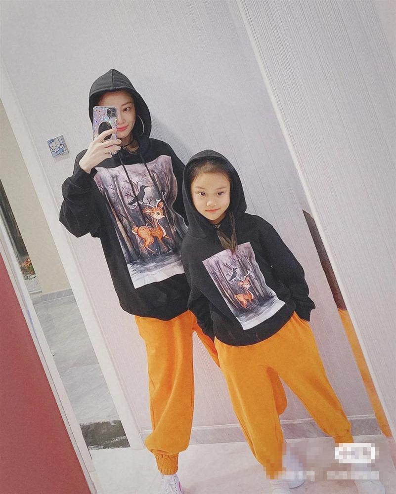 Bị tẩy chay vì scandal ngoại tình, Lý Tiểu Lộ quyết định mở shop quần áo online-3