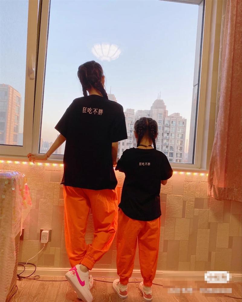 Bị tẩy chay vì scandal ngoại tình, Lý Tiểu Lộ quyết định mở shop quần áo online-4