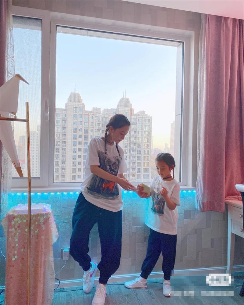 Bị tẩy chay vì scandal ngoại tình, Lý Tiểu Lộ quyết định mở shop quần áo online-6