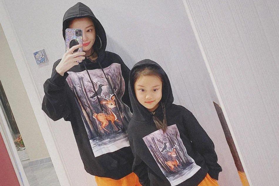 Chồng thứ 2 ngủ ở nhà phụ nữ khác, mỹ nhân bị ghét nhất Cbiz dắt 3 con bỏ đi-9