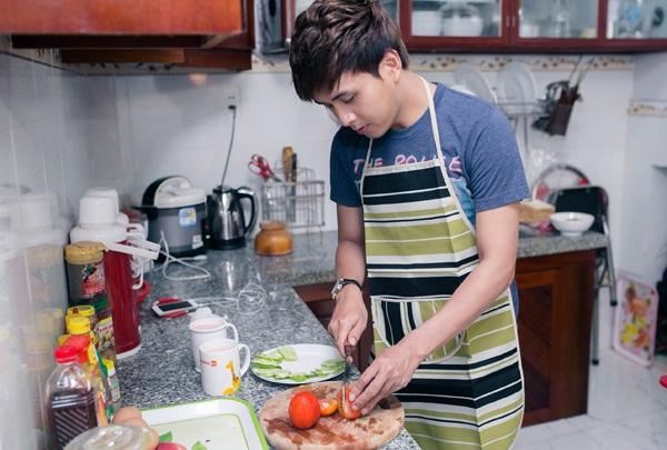 Quý ông Vbiz trổ tài nấu ăn: Trường Giang đỉnh của đỉnh, Trấn Thành làm văng nửa chảo mì-11