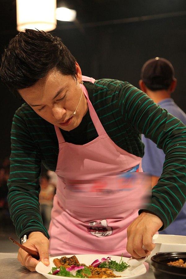 Quý ông Vbiz trổ tài nấu ăn: Trường Giang đỉnh của đỉnh, Trấn Thành làm văng nửa chảo mì-9