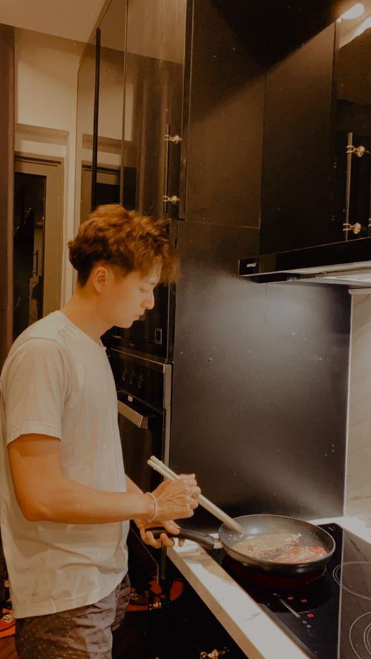 Quý ông Vbiz trổ tài nấu ăn: Trường Giang đỉnh của đỉnh, Trấn Thành làm văng nửa chảo mì-8