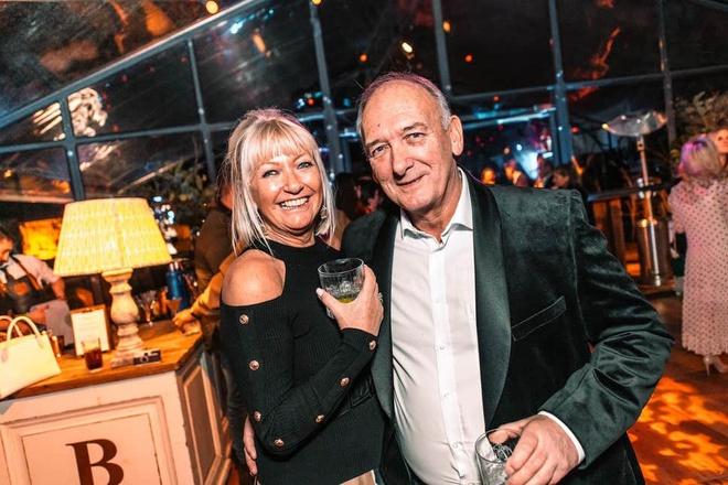 Bố David Beckham kết hôn ở tuổi 71-1