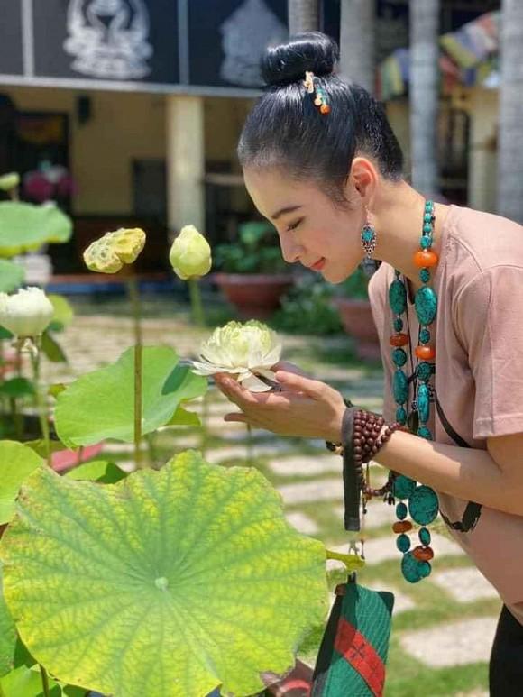 Giữa lúc showbiz Việt lao đao vì dịch Covid-19, chỉ có mỹ nhân này sống rất an nhiên-3