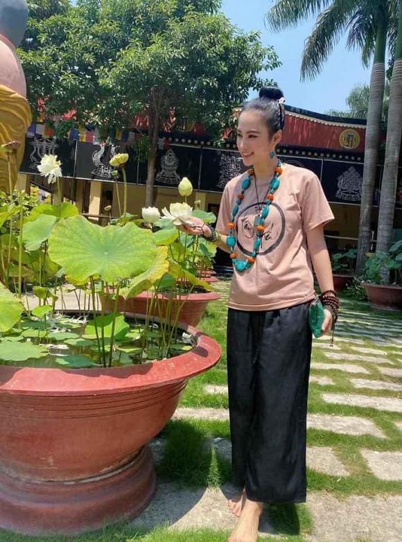 Giữa lúc showbiz Việt lao đao vì dịch Covid-19, chỉ có mỹ nhân này sống rất an nhiên-5