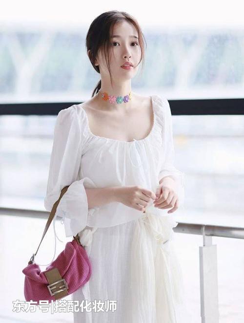 Thánh làm lố Cbiz Ngu Thư Hân mặc toàn đồ đắt chuẩn tiểu thư-2