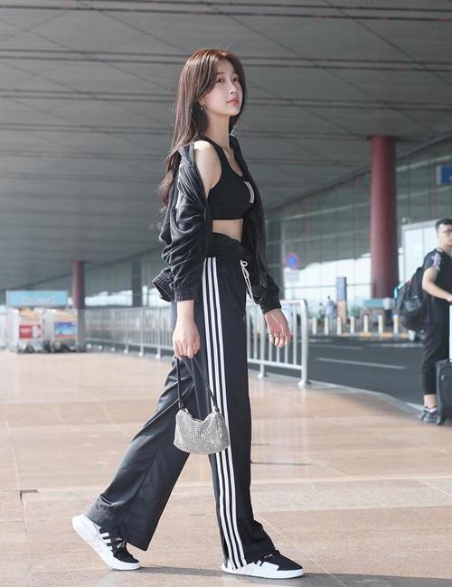 Thánh làm lố Cbiz Ngu Thư Hân mặc toàn đồ đắt chuẩn tiểu thư-4