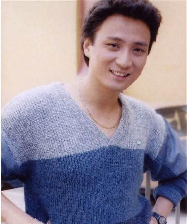 Nam thần TVB một thời lừng lẫy: gián tiếp hại chết bạn gái, tuổi già nai lưng kiếm tiền nuôi 6 con-1