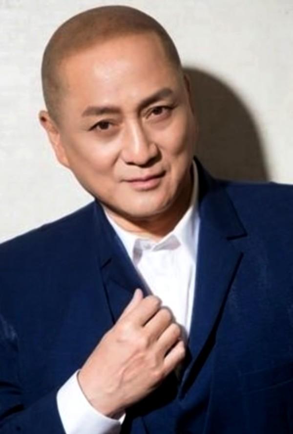 Nam thần TVB một thời lừng lẫy: gián tiếp hại chết bạn gái, tuổi già nai lưng kiếm tiền nuôi 6 con-3