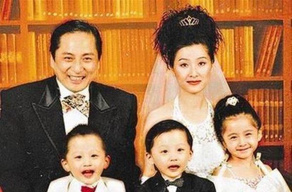 Nam thần TVB một thời lừng lẫy: gián tiếp hại chết bạn gái, tuổi già nai lưng kiếm tiền nuôi 6 con-7